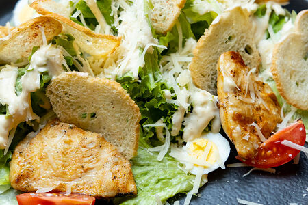 Салат Цезарь с куриным филе