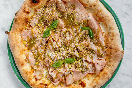 Мортаделла с фисташками