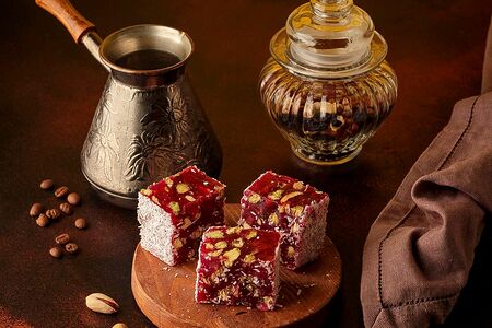 Гранатовый лукум с фисташками