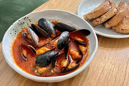 Мидии в томатном соусе