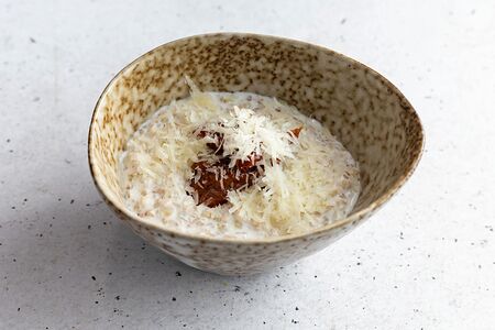 Каша из зеленой гречки с вялеными томатами и пармезаном