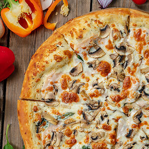 Пицца с ветчиной из индейки и грибами