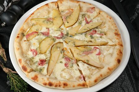 Груша с голубым сыром