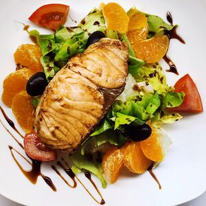 Салат с семгой и мандарином