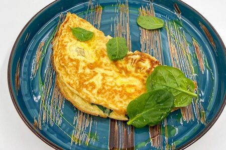 Омлет со шпинатом и креветками