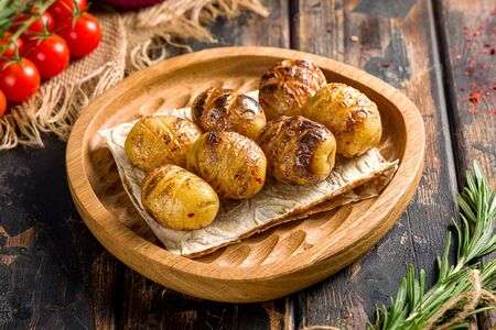 Картофель молодой на мангале