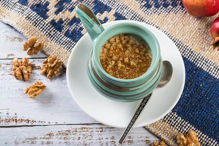 Мацони с медом орехами