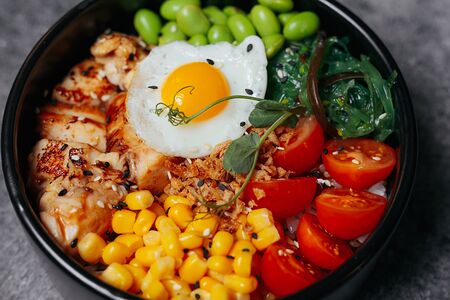 Поке с цыплёнком терияки