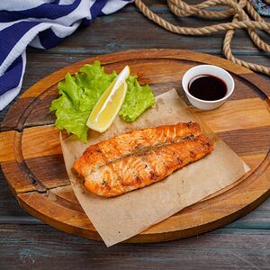 Стейк из семги на углях