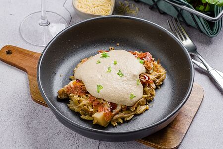 Паста Орзо с угрём и муссом из белых грибов