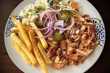 Шаурма открытая с курицей и картошкой фри