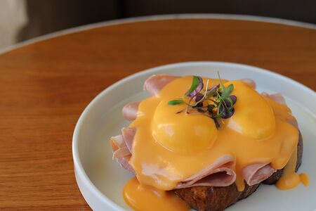 Бенедикт с мортаделлой