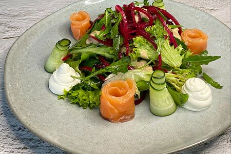 Салат с слабосоленой семгой