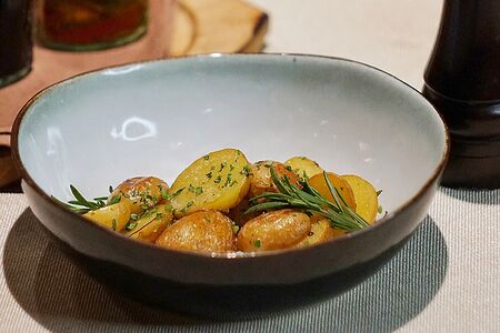 Запеченный молодой картофель