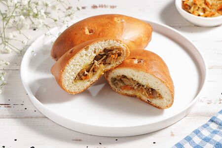 Пирожок сдобный Капуста золотистая