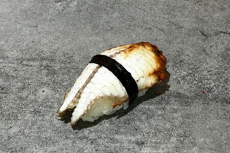 Суши с угрем