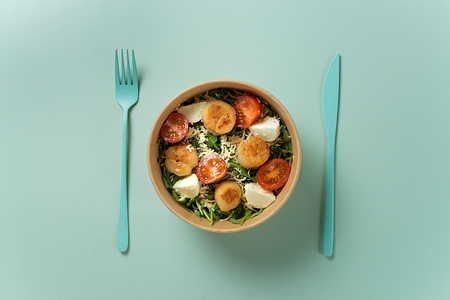 Салат с гребешком