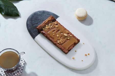 Брауни с соленой карамелью