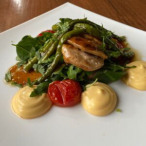 Куриное филе со спаржей в устричном соусе