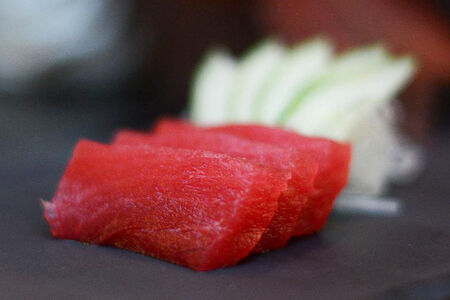 Сашими Тунец