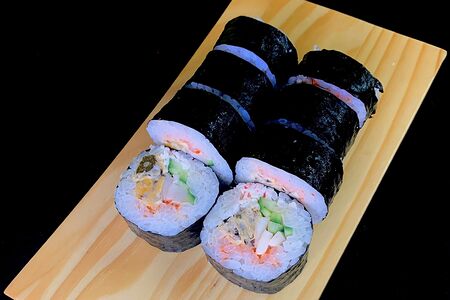 Ролл с морепродуктами