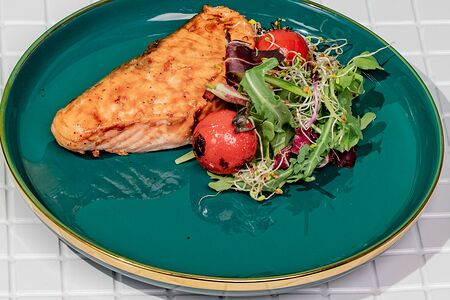 Стейк из лосося гриль