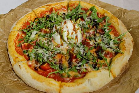 Пицца с бурратой и бакинскими томатами