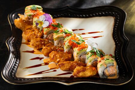 Ролл с крабом и креветкой