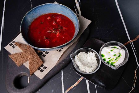 Борщ, смалец, сметана