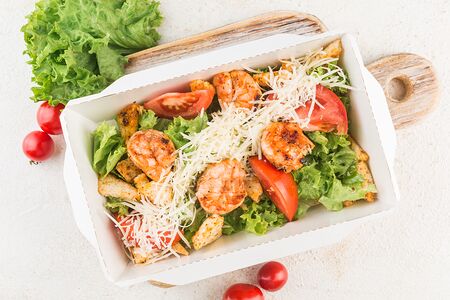 Цезарь с тигровыми креветками