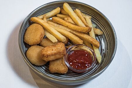 Наггетсы с картофелем фри