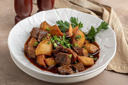 Гуляш из говядины и баранины