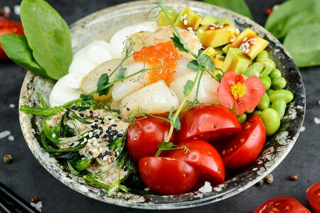 Поке с гребешком