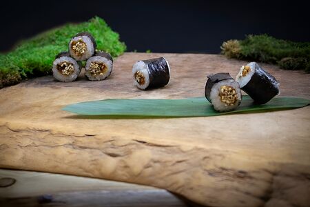 Ролл с угрём