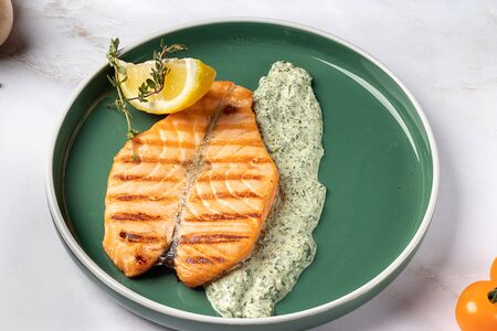 Стейк из семги на гриле