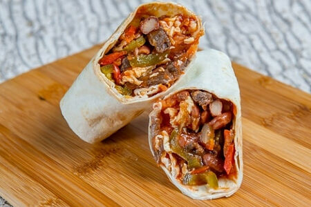 Буррито с говядиной и сыром