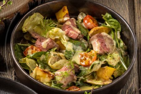 Салат с фирменным ростбифом