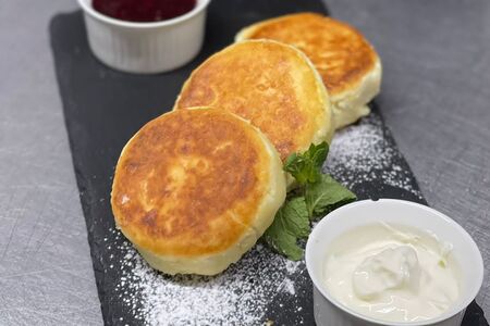 Сырники домашние со сгущенным молоком