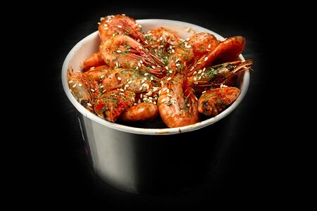 Креветки в остром соусе