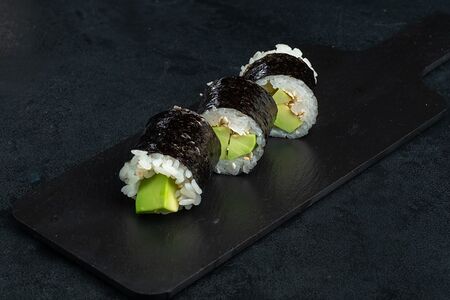 Хэнд-ролл с авокадо