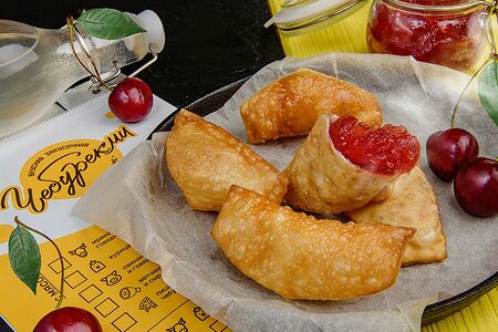 ЧебурекМи с вишневым джемом