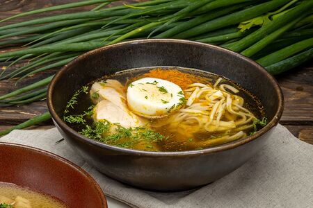 Куриный бульон с пшеничной лапшой