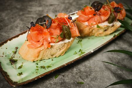 Брускетты с семгой