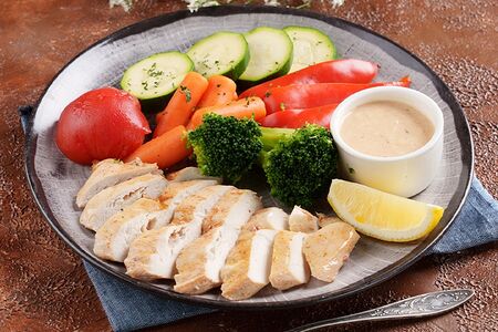 Куриное филе c овощами на пару