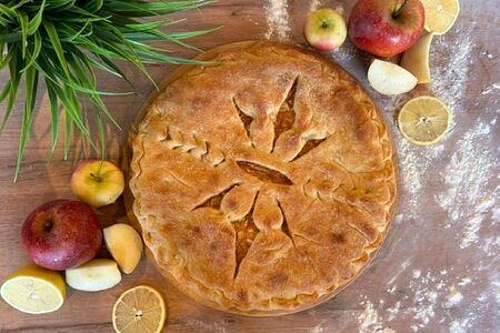 Пирог сладкий с яблоком и лимоном