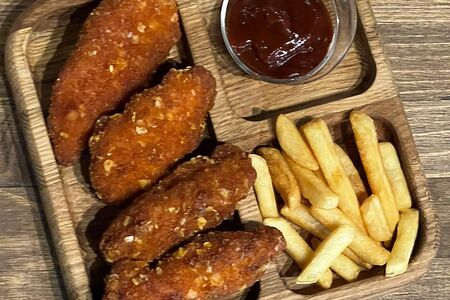 Стрипсы куриные с томатным соусом