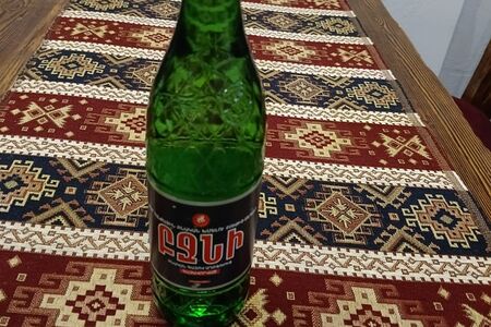 Минеральная вода газированная Бжни