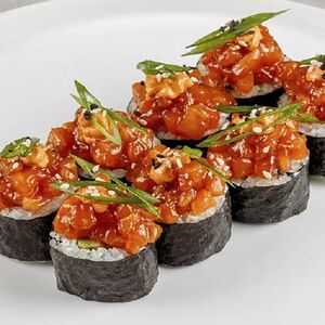 Ролл с семгой в устричном соусе