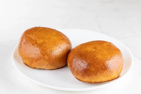 Пирожок с яйцом и луком