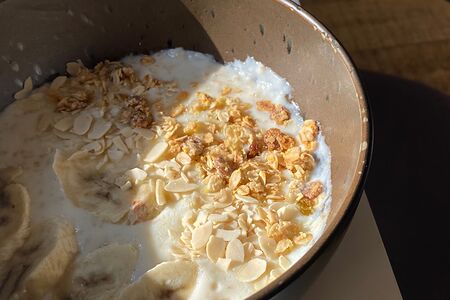 Овсяная каша с бананом на кокосовом молоке